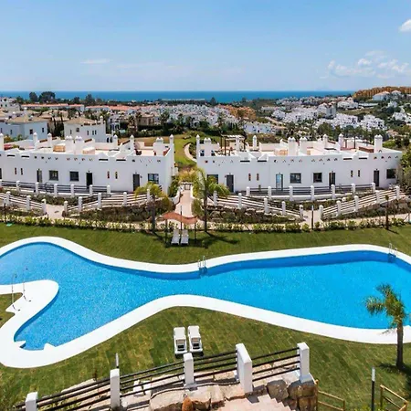 Luxe Golf & Family House Escape - Happy Estepona