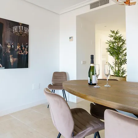 Luxe Golf & Family House Escape - Happy Apartment Estepona