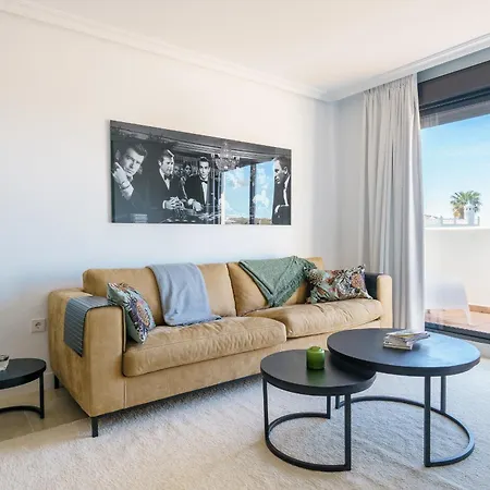 Luxe Golf & Family House Escape - Happy Apartment Estepona