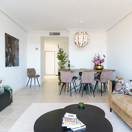 Luxe Golf & Family House Escape - Happy